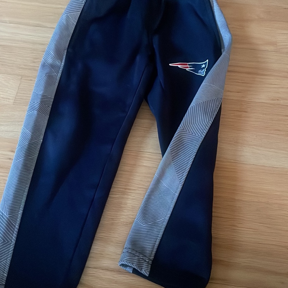 Kids NE PATRIOTS NFL Super bow athletic sweatpants, size 4/5 - Picture 4 of 5